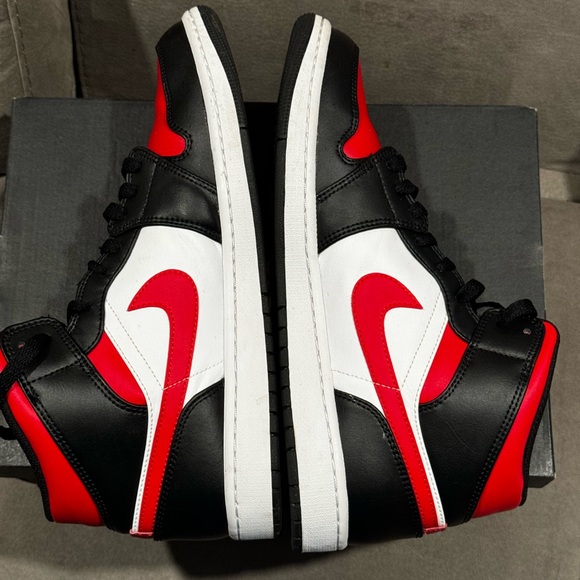 Jordan 1 Mid - Picture 4 of 7